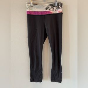 LuLu Lemon athletica leggings.